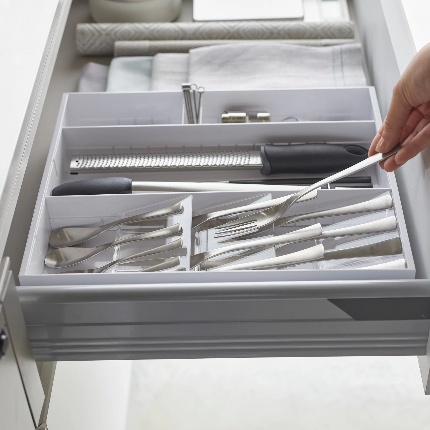 Extendable Cutlery Organiser - Tower - White 5 Extendable Cutlery Organiser - Tower - White - Image 5