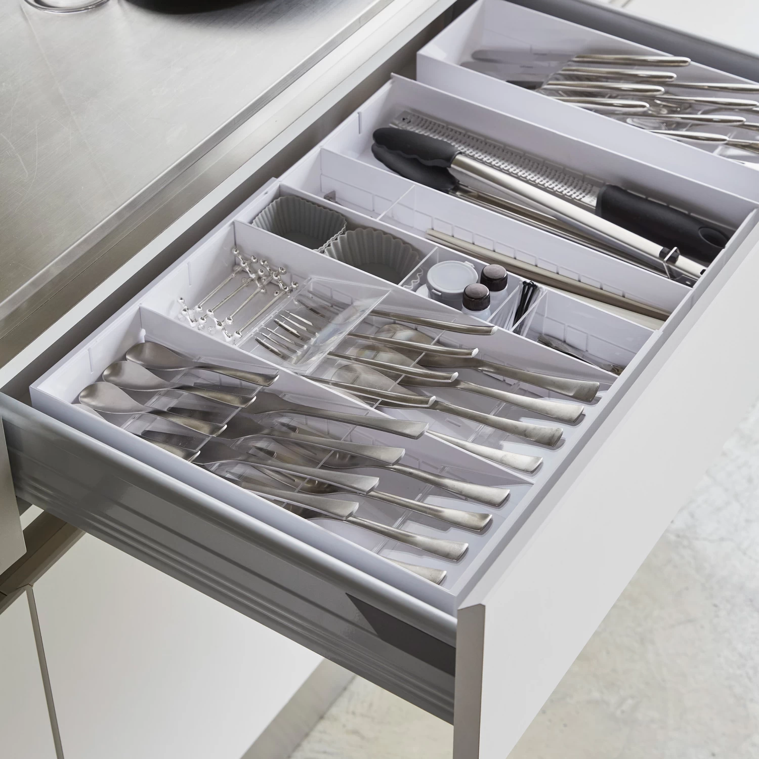 Extendable Cutlery Organiser - Tower - White 7 Extendable Cutlery Organiser - Tower - White - Image 7