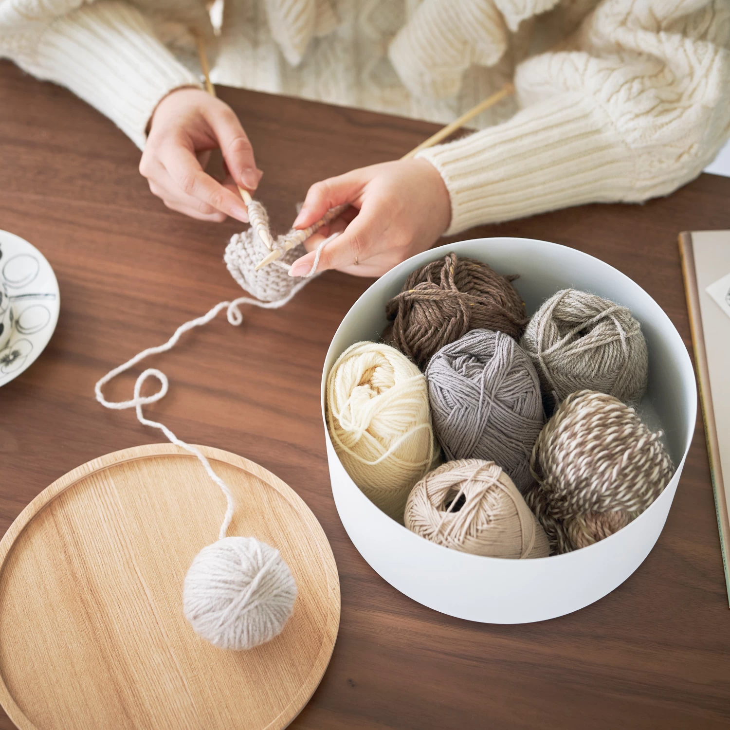 Round Storage Container With Lid - Deep - White 4 Round Storage Container With Lid - Deep - White - Image 4