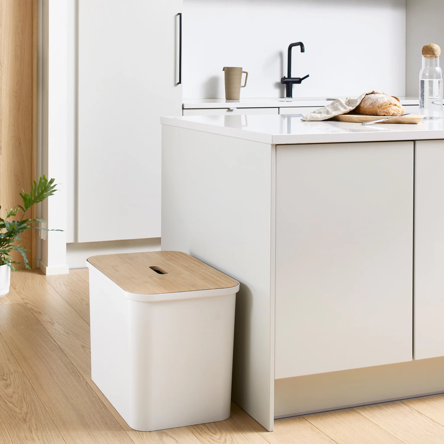 Smartstore Collect Recycling Bin - Black With Birch Lid 4 Smartstore Collect Recycling Bin - Black With Birch Lid - Image 4